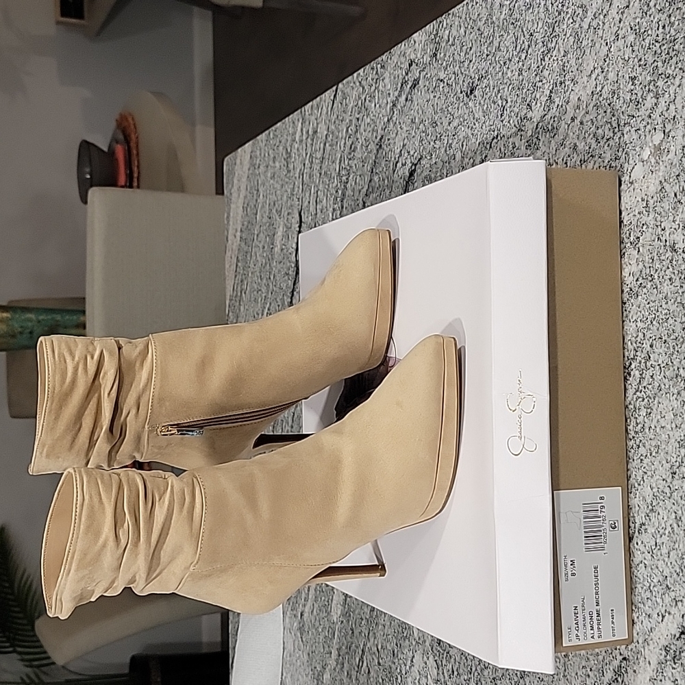 Jessica Simpson size 8.5